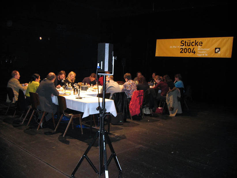 Pressekonferenz zu den „Stücken 2004“ / Foto: Walter Schernstein