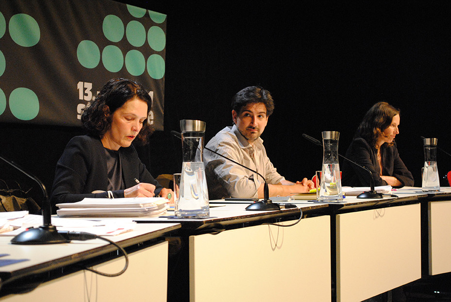 Die Juror:innen während der Jurydebatte für den Mülheimer Dramatikpreis / Foto: Caroline Zirves