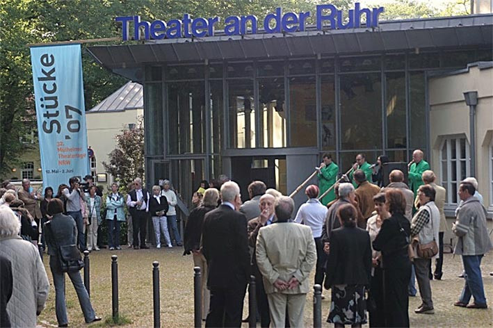 Das Fest während der „Stücke“ 2007 am Theater an der Ruhr / Foto: Walter Schernstein