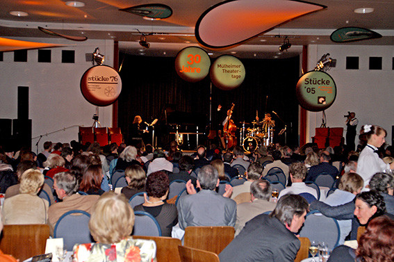 Eröffnung der „Stücke 2005“ in der Mülheimer Stadthalle / Foto: Walter Schernstein