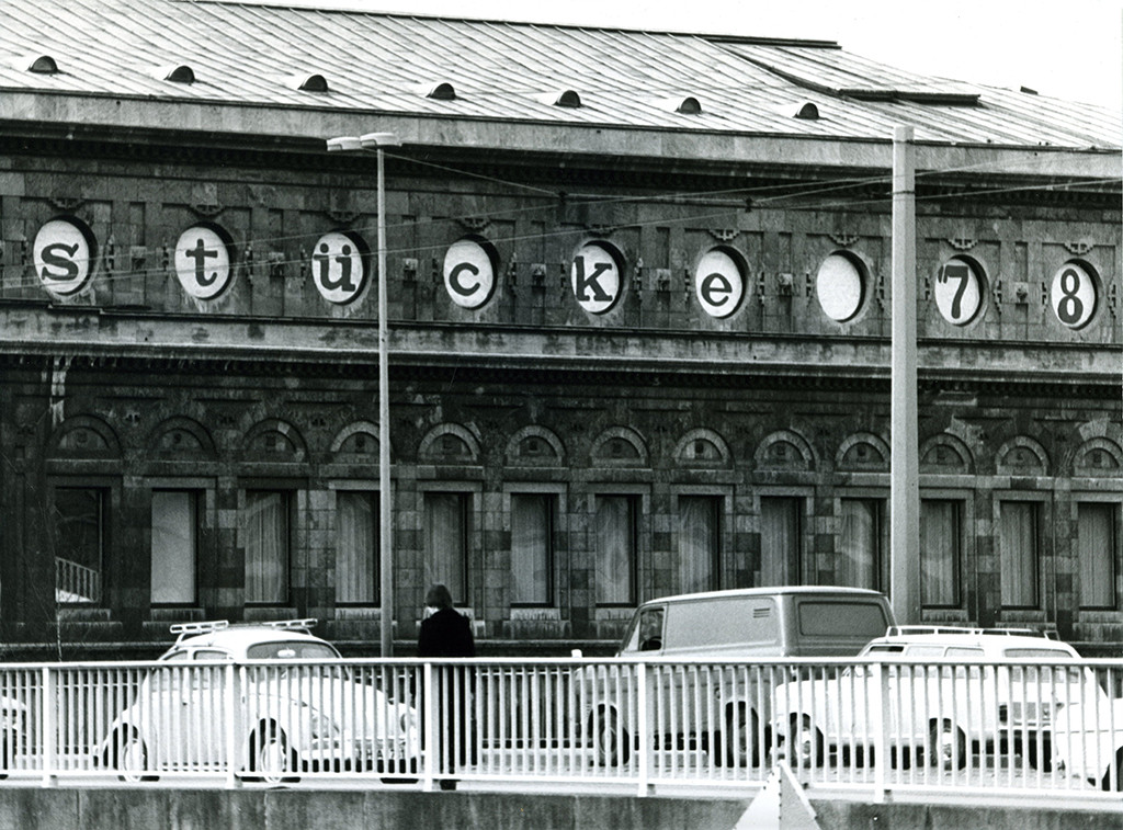 Die Bullaugen der Stadthalle zu den &quot;Stücken&quot; 1978 / Foto: N.N.