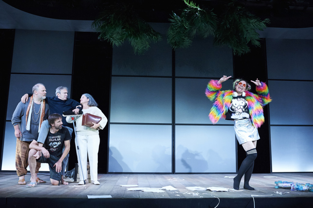 Theater Regensburg Bondi Beach © Tom_Neumeier_Leather