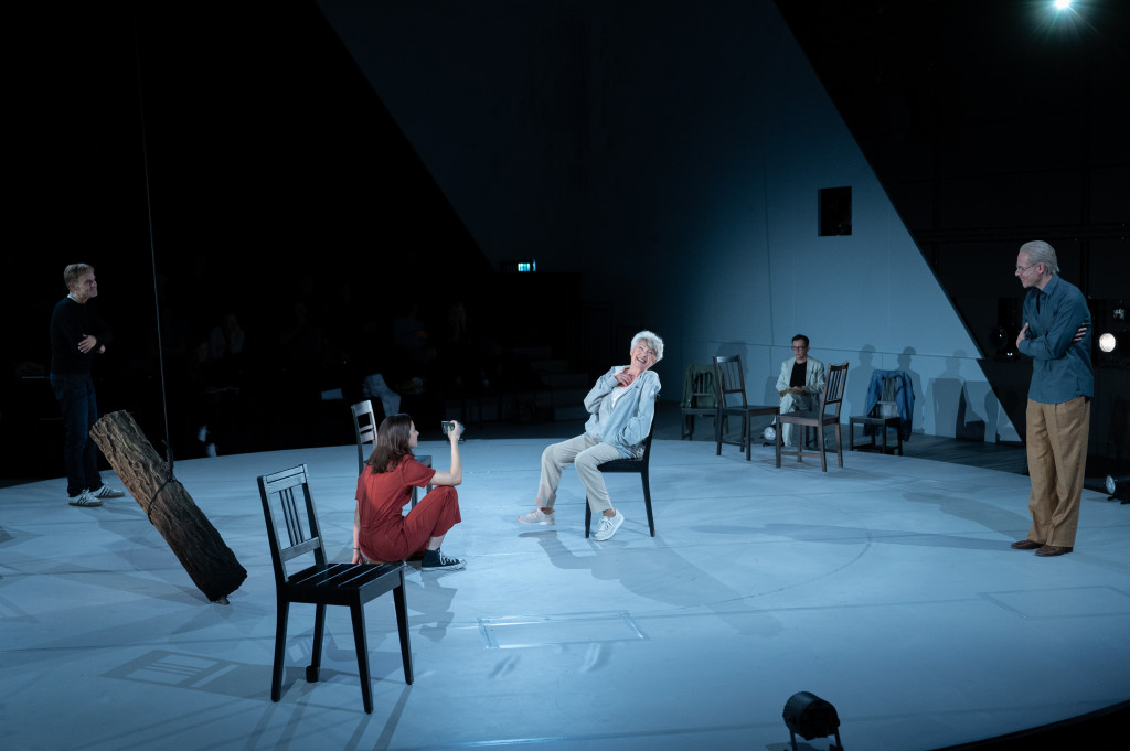 Frau Yamamoto ist noch da von Dea Loher / Foto: Björn Klein