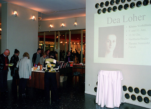 Das Foyer der Mülheimer Stadthalle während der „Stücke 2001“ / Foto: N.N.