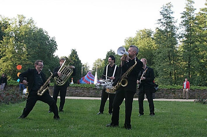 „Volle Kanne“ beim „Fest 2007“ am Theater an der Ruhr / Foto: Walter Schernstein