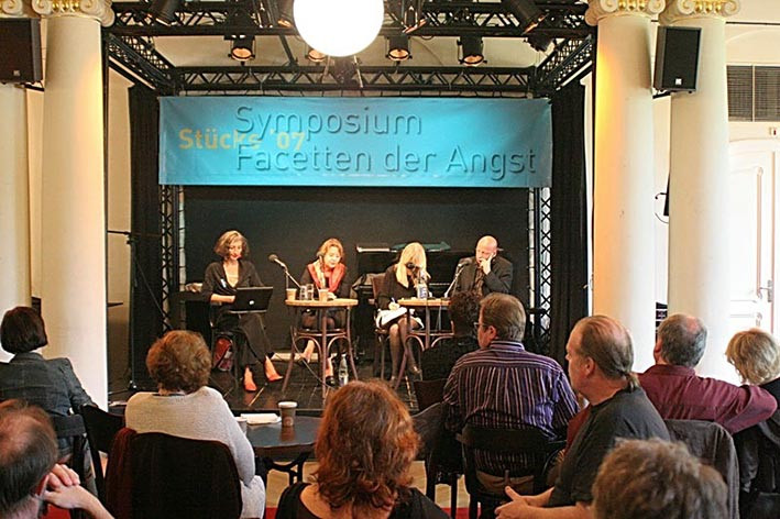 Symosium Facetten der Angst während der „Stücke 2007“ / Foto: Walter Schernstein