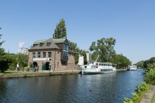 Haus Ruhrnatur auf der Schleuseninsel in Mülheim an der Ruhr Haus Ruhrnatur auf der Schleuseninsel in Mülheim an der Ruhr