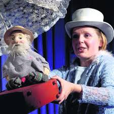Das Krokodil Theater spielt für Kinder ab 5 Jahren das Figurenspiel: „Ferien für den Weihnachtsmann“. Ein himmlisches Reisevergnügen.