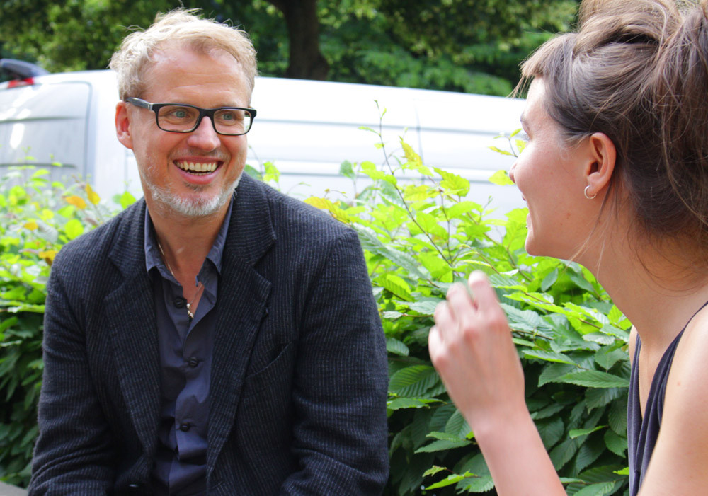 Falk Richter im Gespräch mit Marie Lemser. / Foto: Karla Wagner